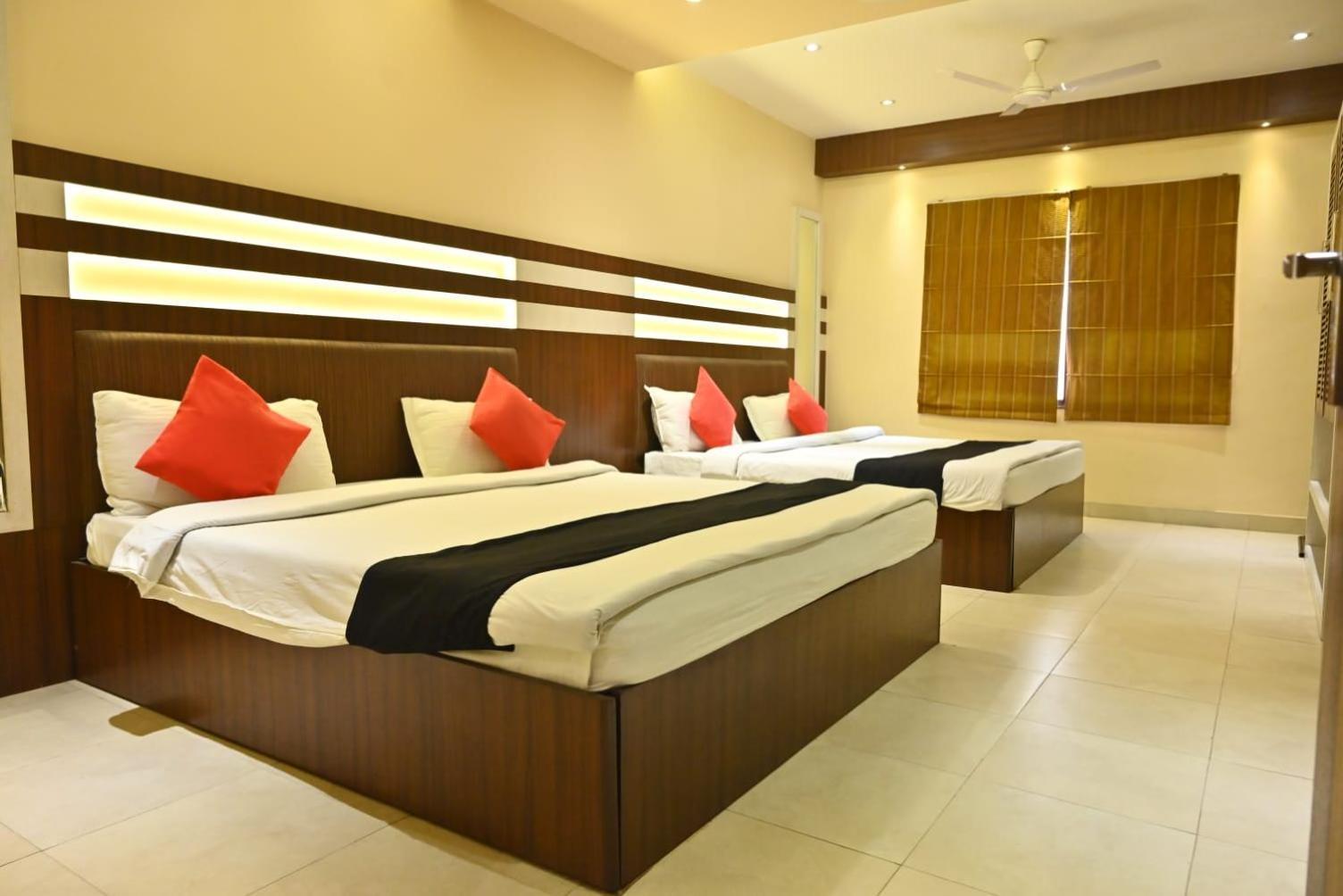 Hotel Royal Cottage Kanpur Esterno foto
