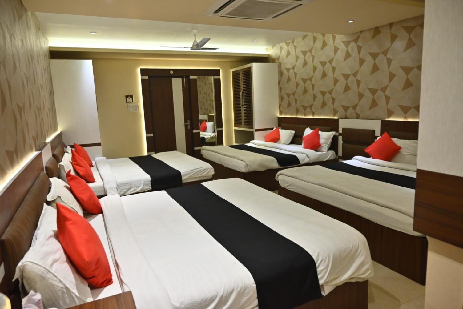 Hotel Royal Cottage Kanpur Esterno foto